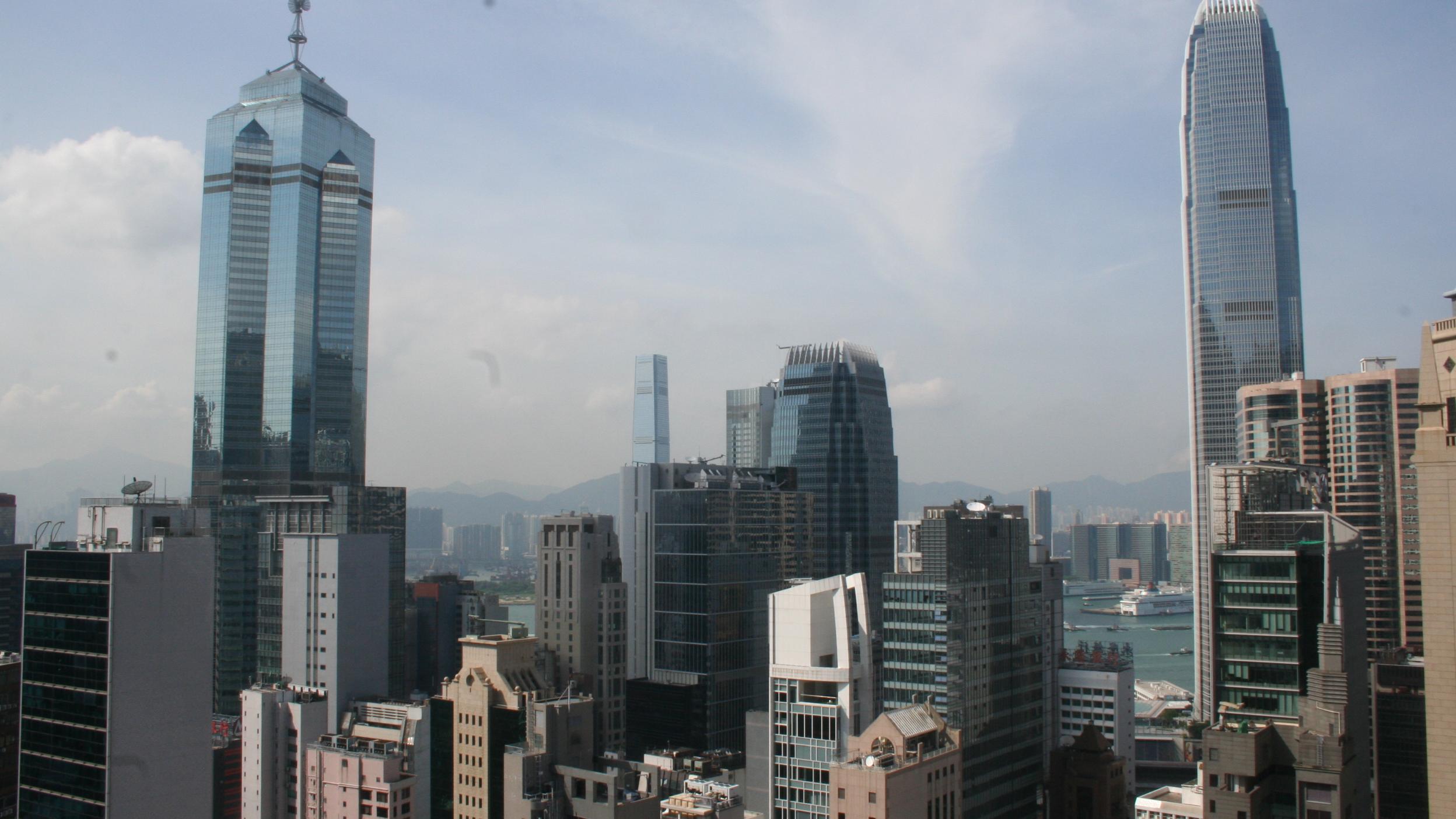 香港優勢仍在 工商舖露曙光