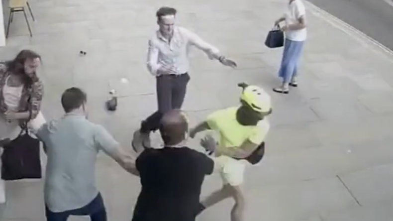 倫敦手機賊遭多名途人攔截變「灰姑娘」甩鞋 警憑鞋追查終擒獲(有片)