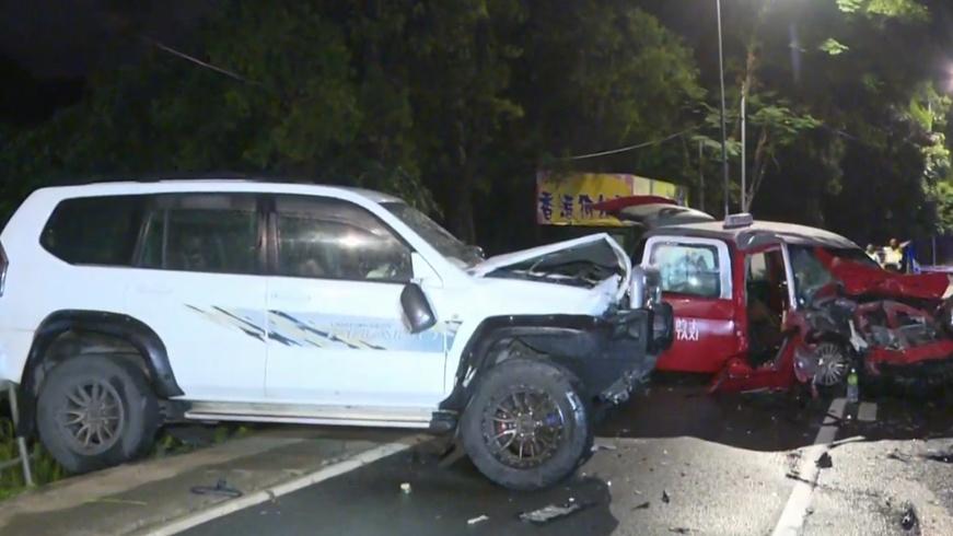粉嶺公路的士疑越線撼越野車，釀1死3傷。(有線新聞截圖)
