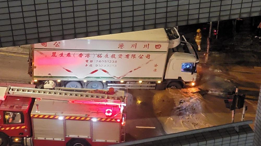 水務署完成維修梨木樹鹹水管，今晨恢復鹹水，料7.1全面重開路面。(FB/馬路的事討論區)