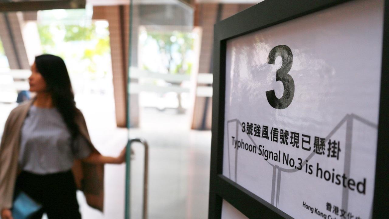 蝴蝶颱風，三號強風信號現正生效，預料風力會逐步增強。(資料圖片)