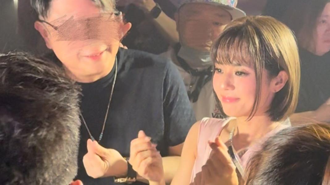 大富豪重開即查牌 蒼井空深夜現身惹混亂