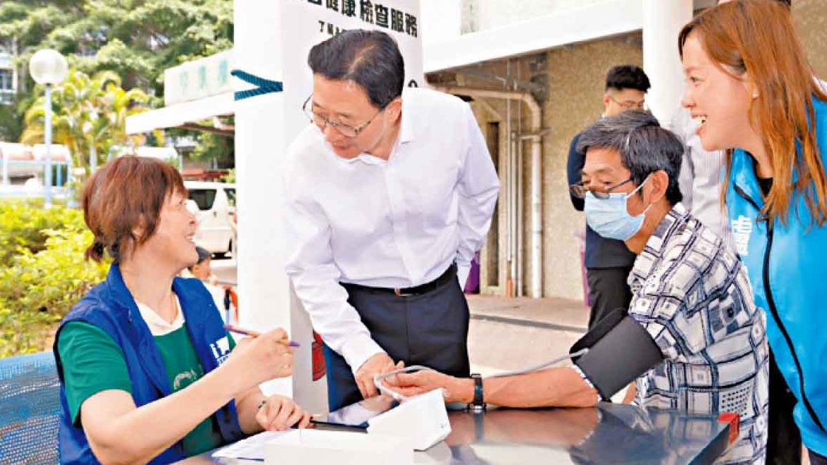 上任中聯辦主任即落區調研  周霽︰責重如山 全力支持特區施政