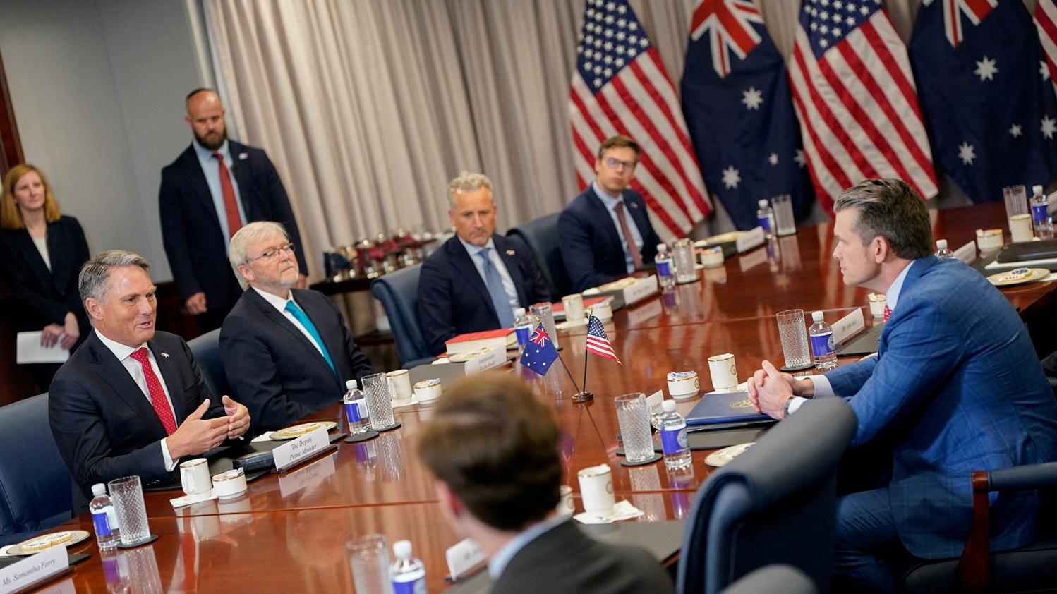 美國國防部長赫格塞斯與澳洲副總理馬爾斯年初會面。(路透社)