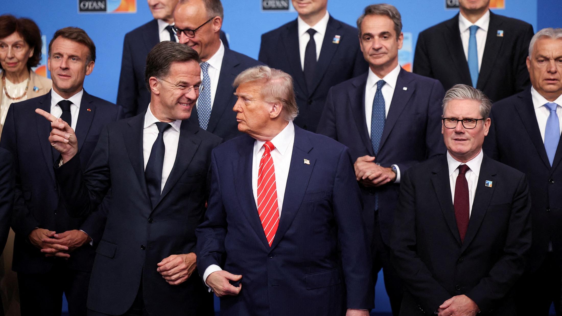 北約秘書長讚特朗普轟炸伊朗「堅勁」私訊曝光 遭嘲為峰會擦鞋