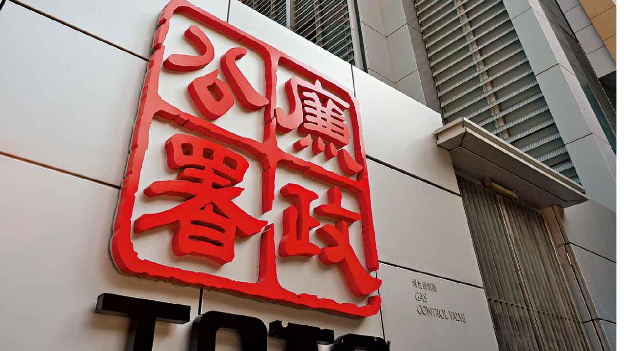 涉貪收受值47萬美元加密幣認證假文書 30歲前銀行經理被廉署控告