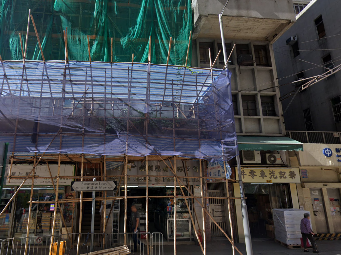 旺角老婦攜小童登唐樓，梯間被搶走萬元金鏈。(Google街景截圖)