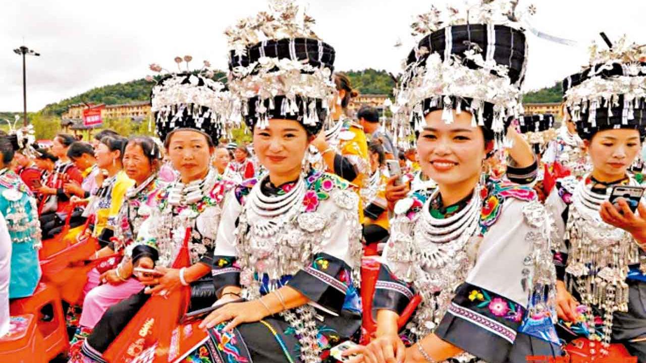 情人與鮮花 化身苗族感受最浪漫張家界