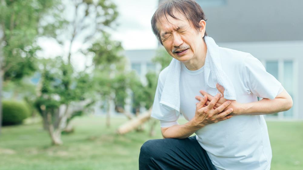 病人若出現呼吸困難、冒冷汗、意識混亂或單側肢體無力等類中風症狀，若有上述情形，應儘速就醫，把握黃金搶救時間。