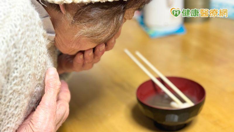 乙型肝炎非常普遍，許多患者從小感染卻未察覺，等到出現疲倦、腹脹、右上腹不適或功能異常時，往往已經進展成肝硬化或肝癌。