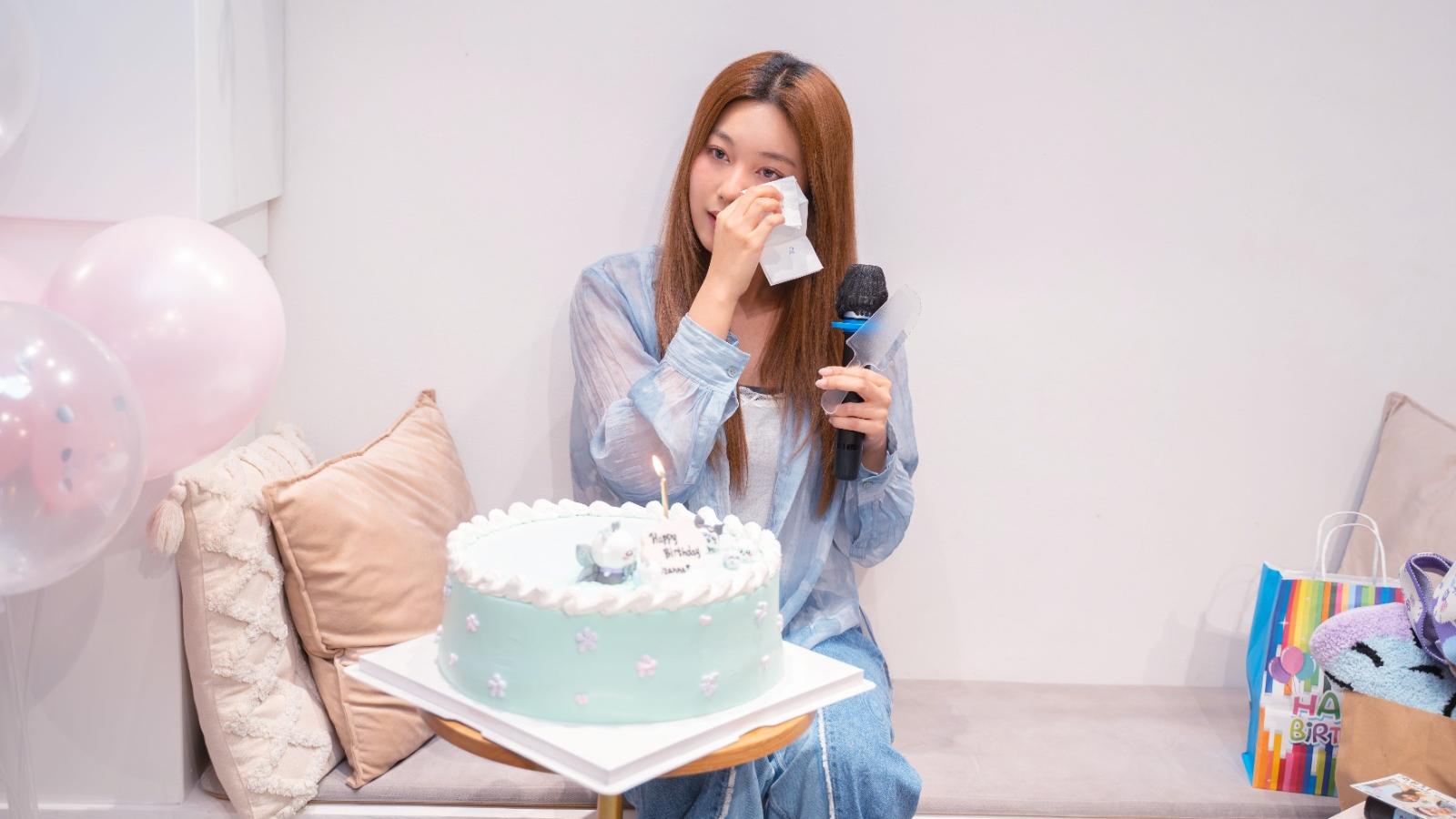 黃淑蔓出道10年首辦歌迷聚會暨生日P 屋企練歌爆喊：冇咗你哋我真係乜都冇！