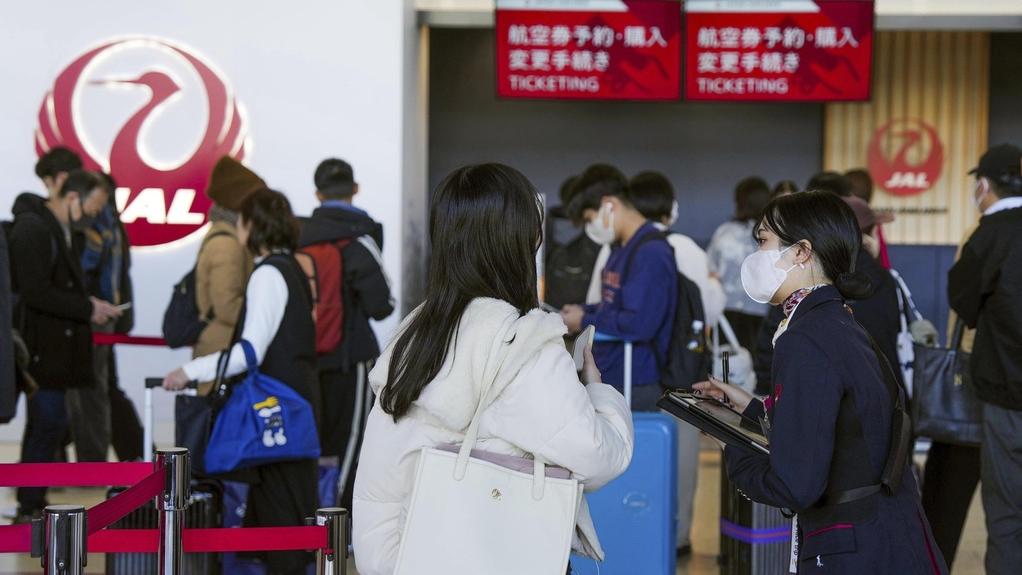 日航將調低燃油附加費。(美聯社)