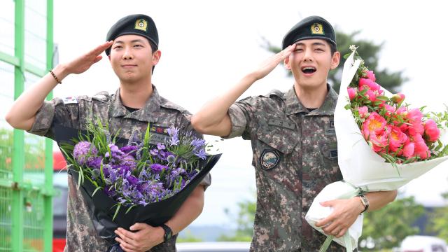 BTS隊長RM成員V今退役 自豪曾在前線保護國家 