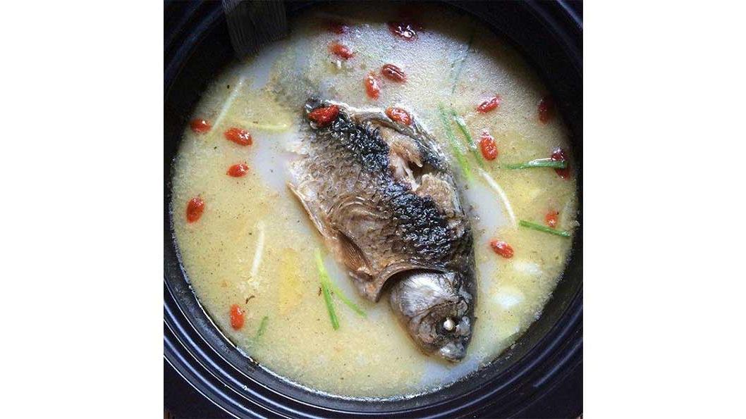 長者足水腫—鯉魚紅棗黑豆湯