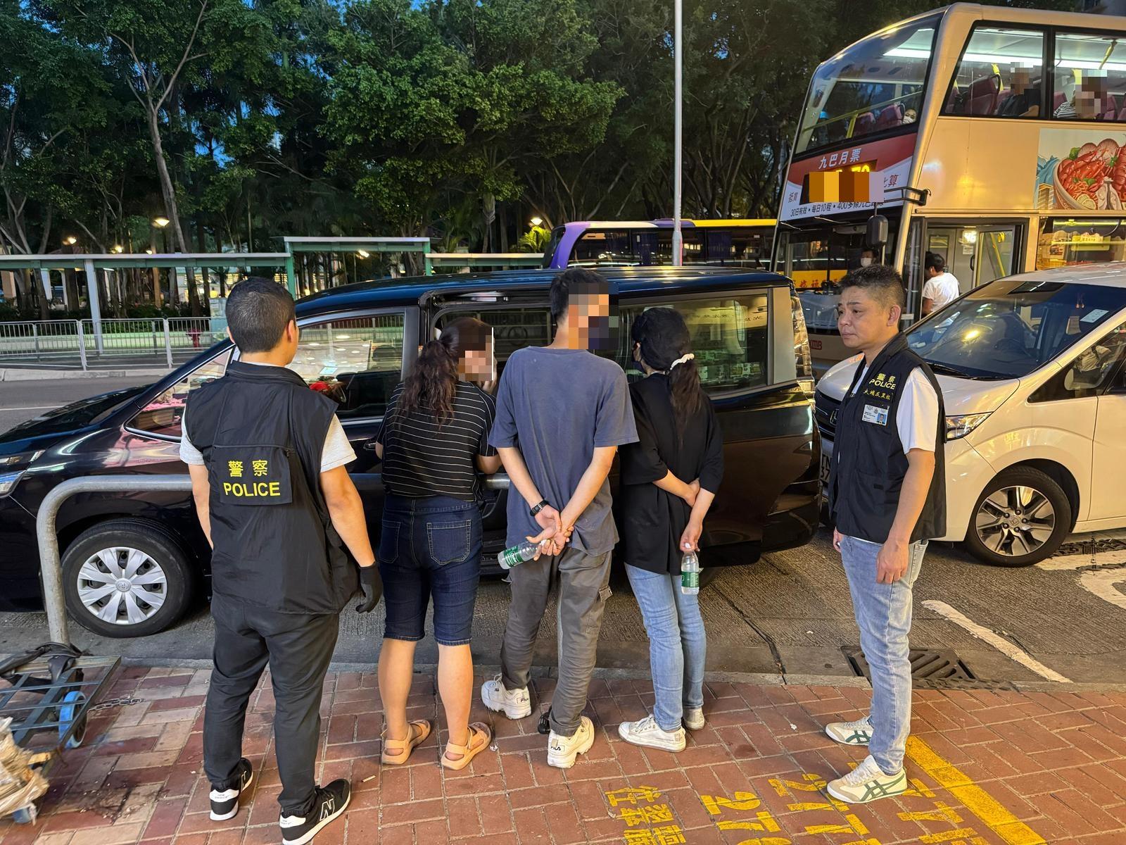 警上水搗非法釣魚機檔，拘負責人及4賭客。(警方圖片)