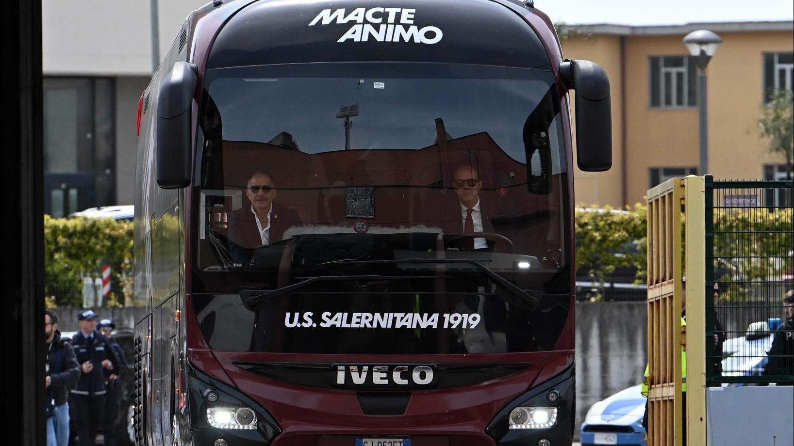 意乙球會沙蘭力坦拿因為集體食物中毒，令比賽延期。(沙蘭力坦拿X)