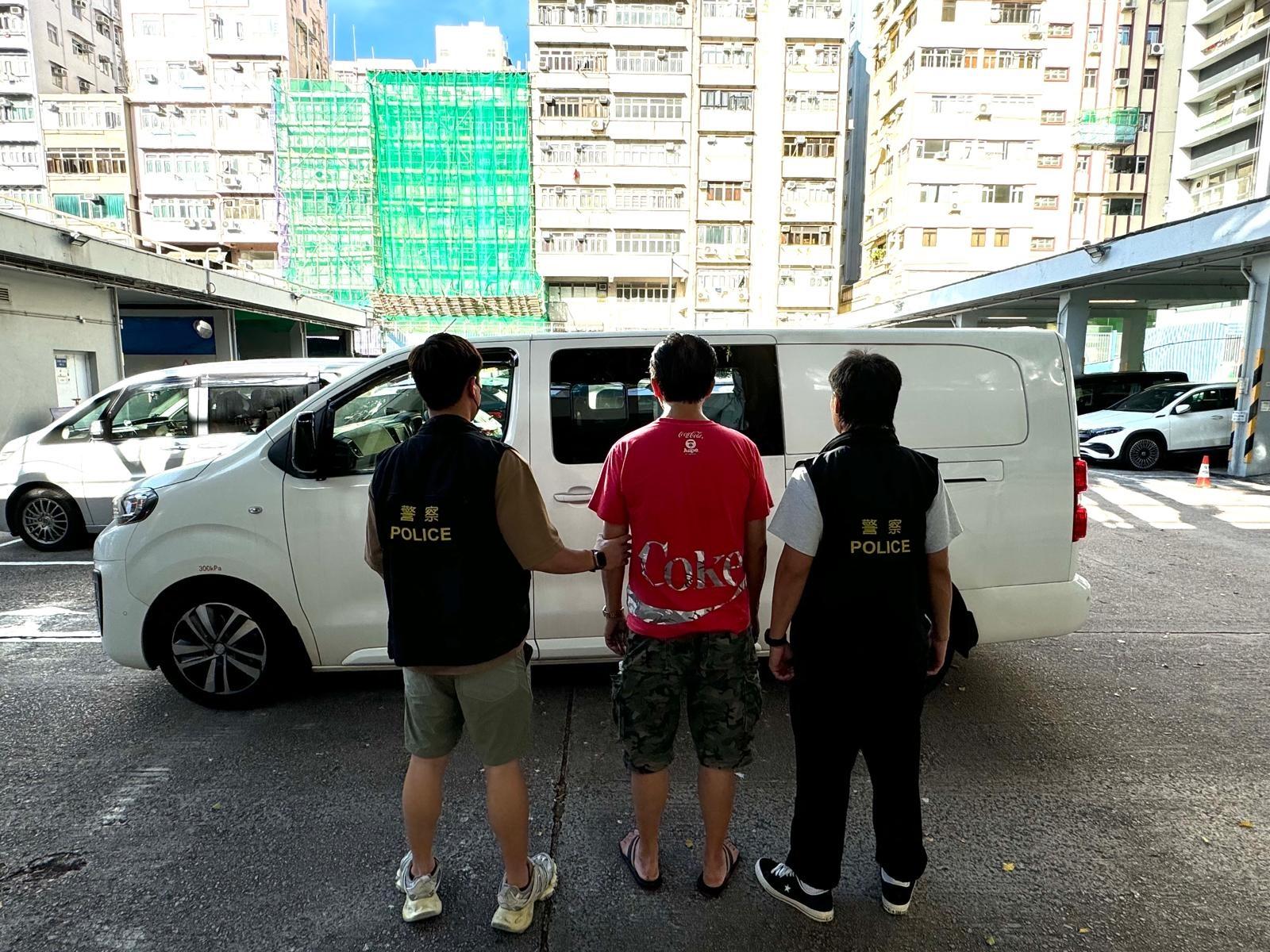 警旺角搗淫窟拘56歲男管理人，檢記帳簿及避孕套等證物。(警方圖片)