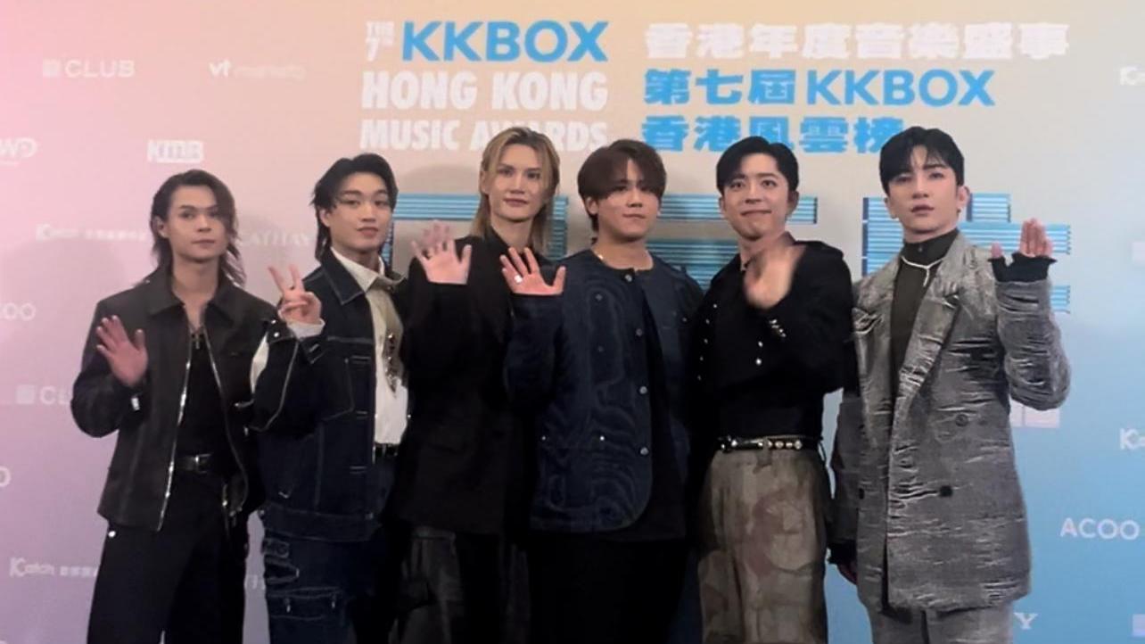 MIRROR成員姜濤、Anson Lo、Edan、Jer、Jeremy和Tiger完成KKBOX音樂會後受訪。(蘇文傑攝)