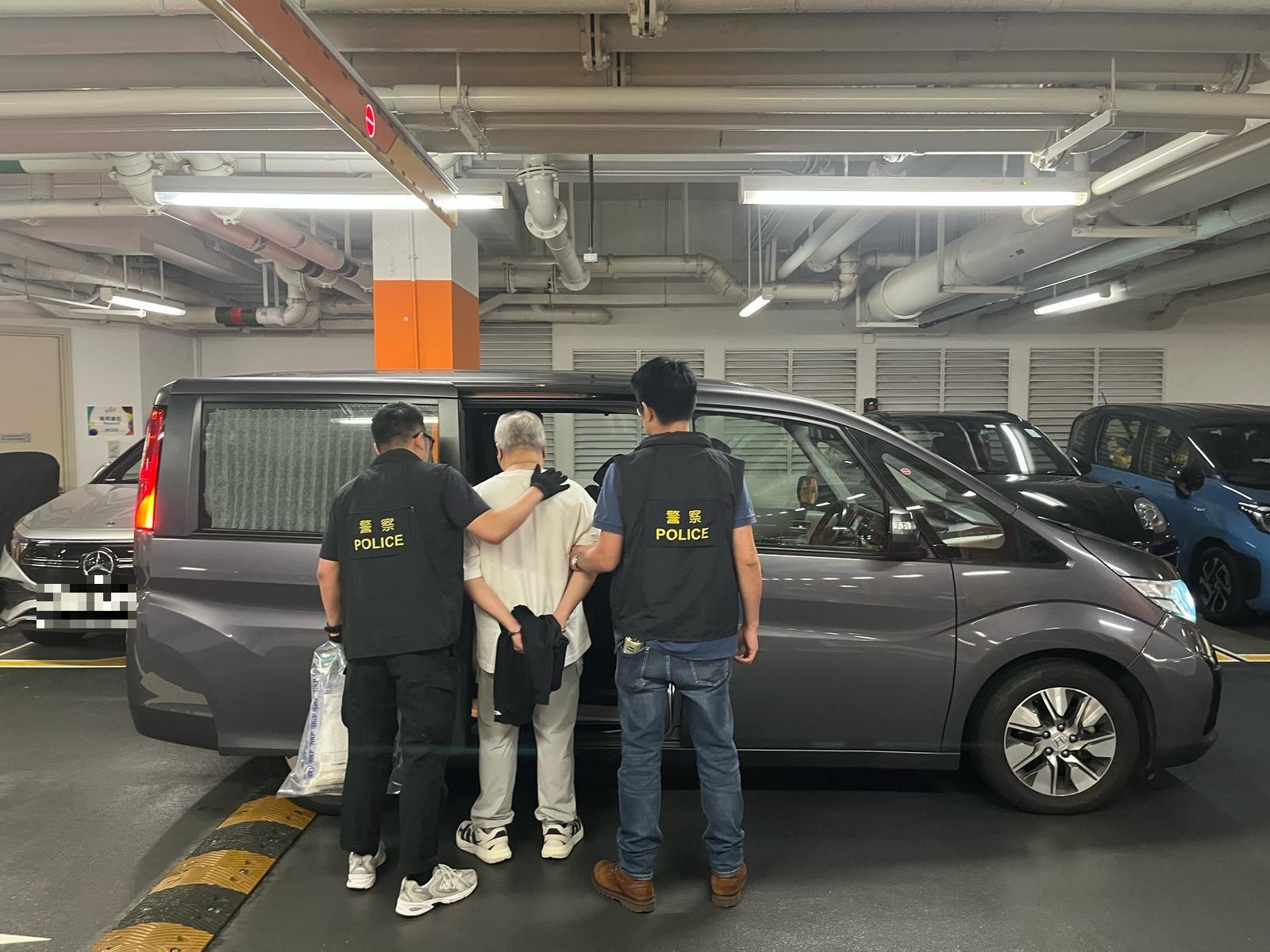 警大埔單位檢120萬元霹靂可卡因，53歲男涉製毒被捕。(警方圖片)