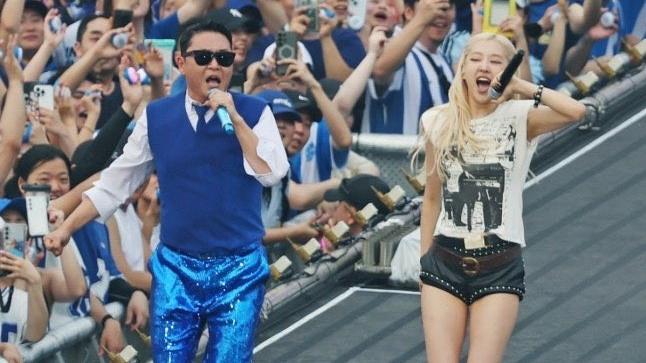 Rosé無預警登場PSY濕身騷 兩人合唱《APT.》為炎夏帶來高溫