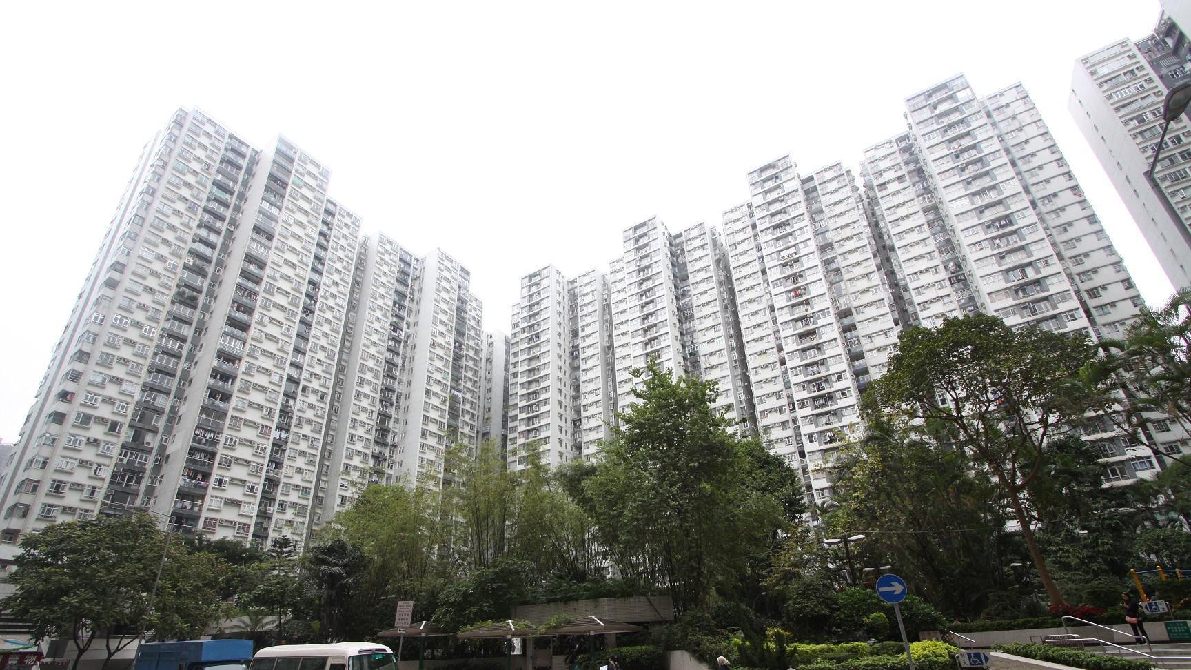 北角城市花園高層三房800萬元沽出，成交呎價再度跌至1萬元邊緣。