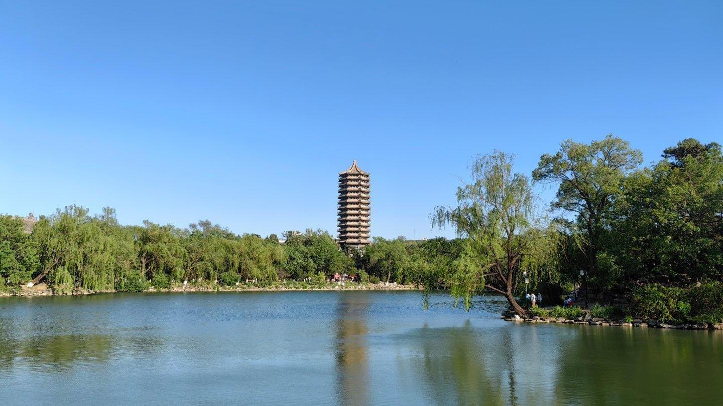 網售北京大學未名湖湖水聲稱「激發智慧EQ飆升」　500毫升索價99元