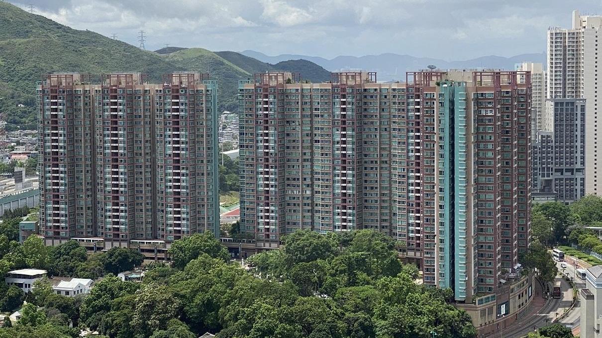 暑假租賃旺季即將展開，屯門叠茵庭兩房獲3名內地學生承租，涉及年租約16.8萬元。