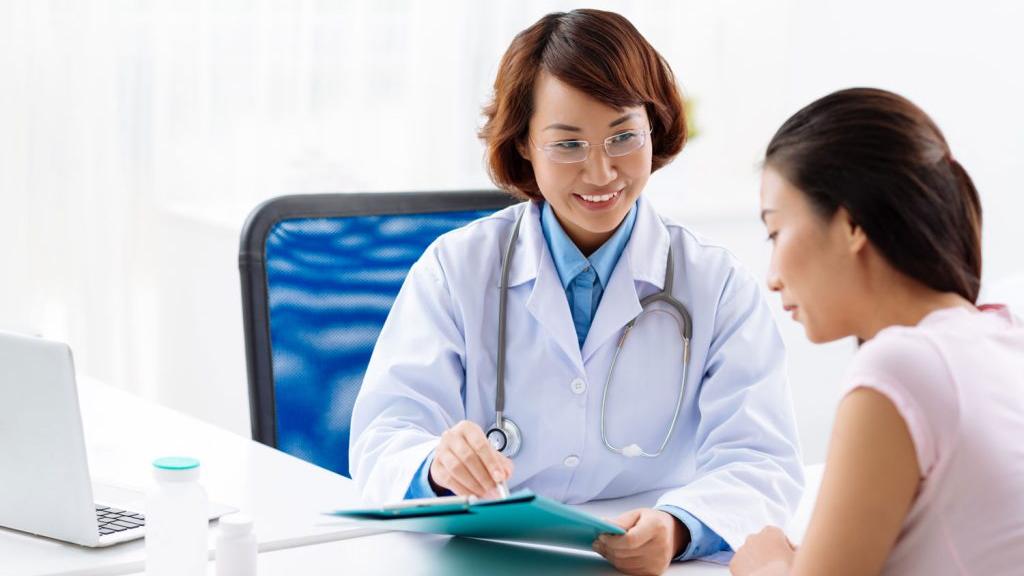 台中榮總埔里分院過敏免疫風濕科許伯爵醫生提醒，檢驗報告的判讀需要專業醫學背景，若自行解讀可能產生誤判。