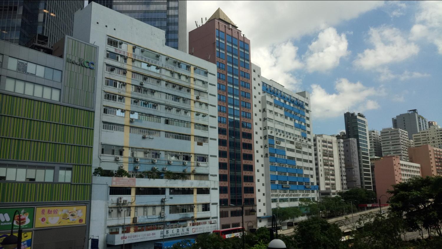 工商舖三大範疇中，工廈於5月份買賣量大幅下挫近四成，跌幅最大。 (資料圖片)