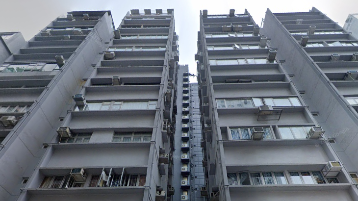 跑馬地逾半世紀舊樓景光街16至22號，一房連天台戶獲收租客以458萬元承接，樓價較10年前平逾四成。