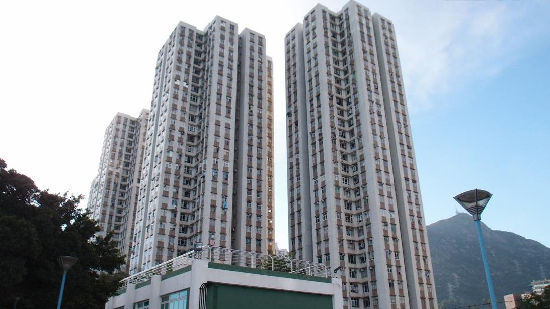 屯門居屋美樂花園自由市場三房，以稍低市價成交，作價480萬元。