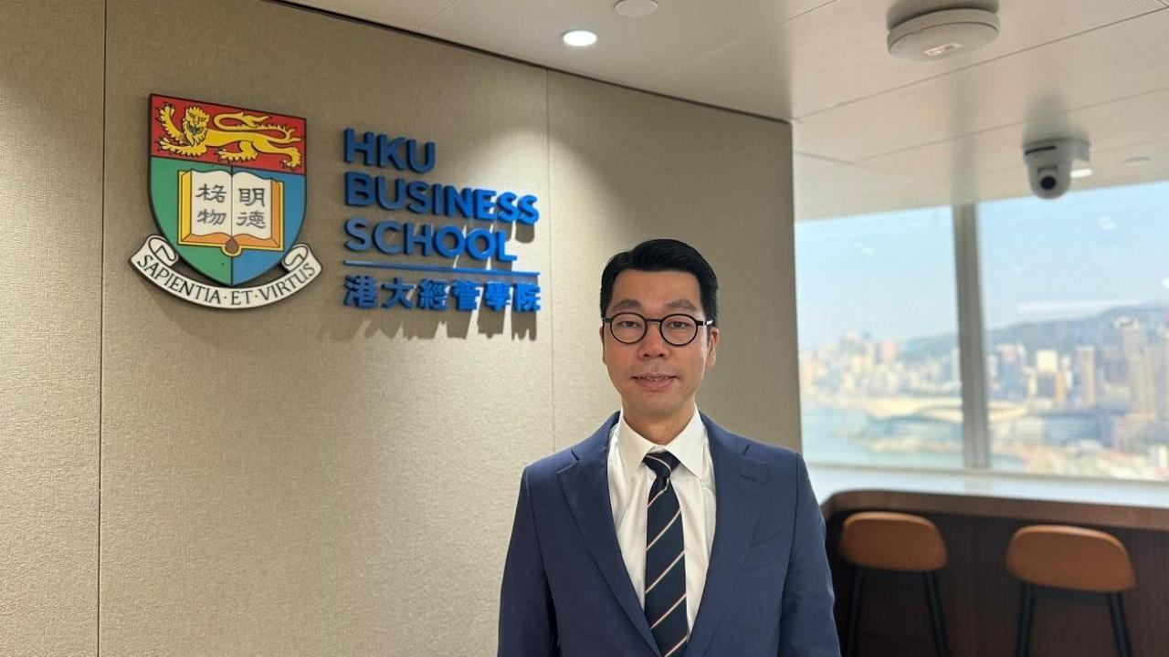 鄧希煒相信，羅奇修訂有關言論，與近期港股利好表現有關係。（港台圖片）