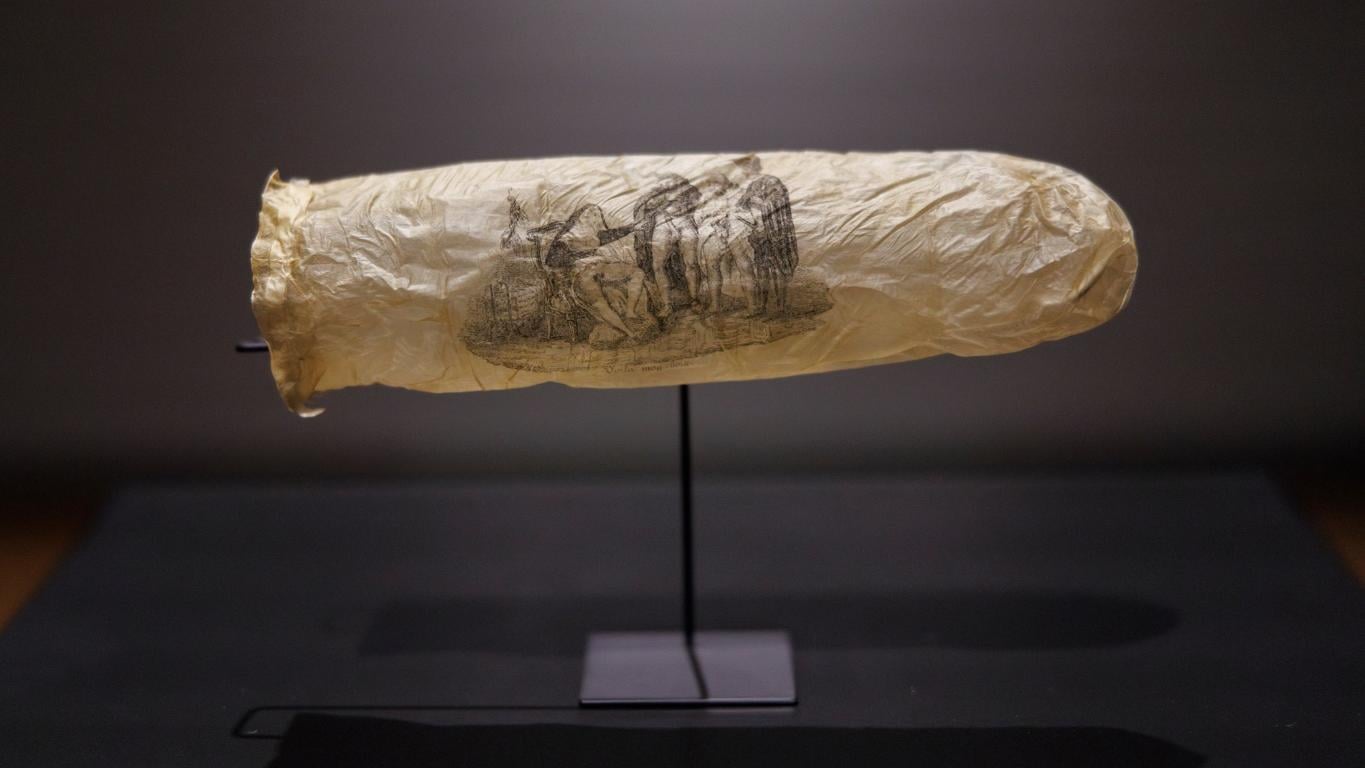 估計有200年歷史的安全套。(美聯社)