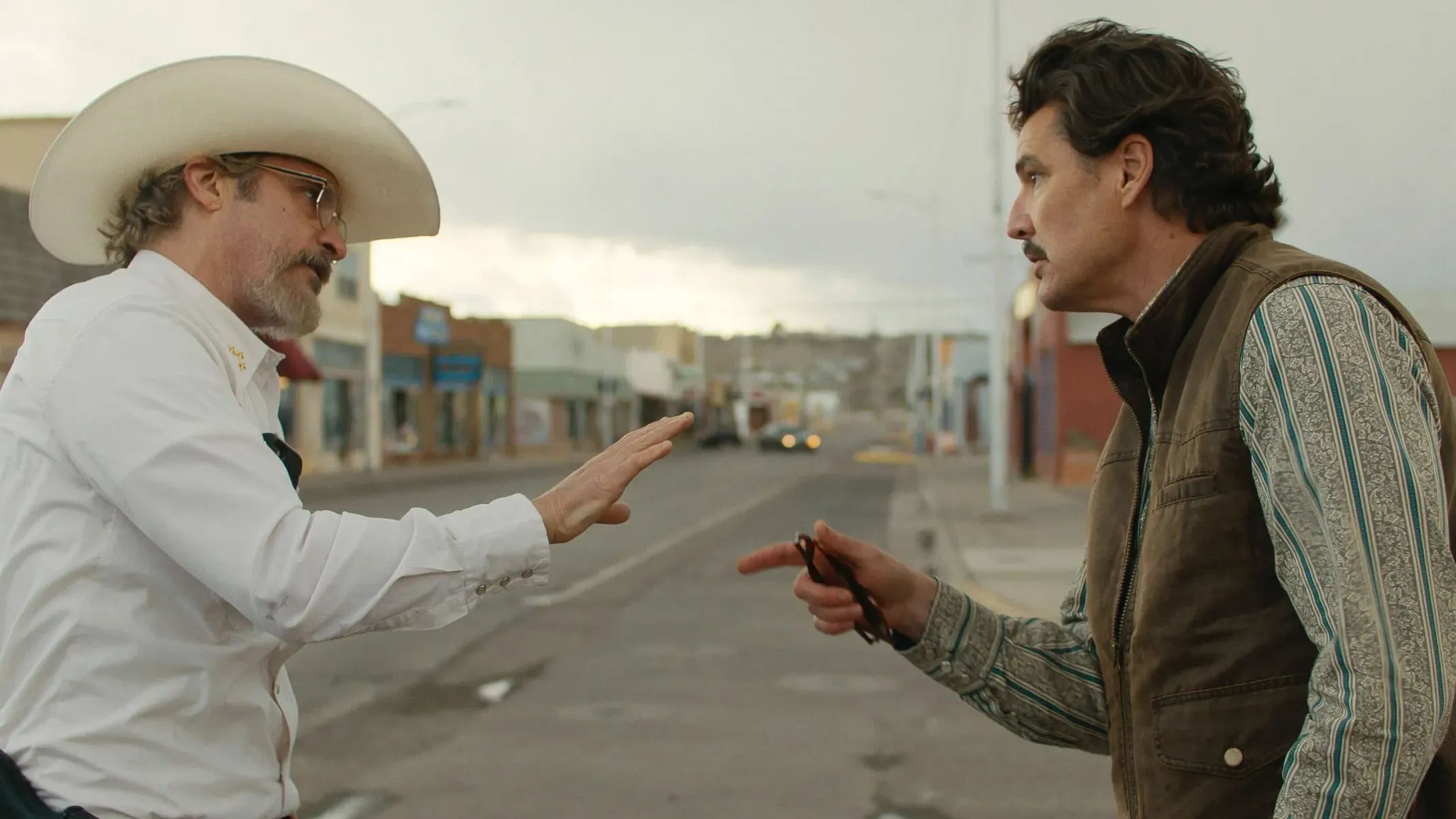 祖昆馮力士x佩德羅柏斯卡x愛瑪史東演疫情片《Eddington》(有片)