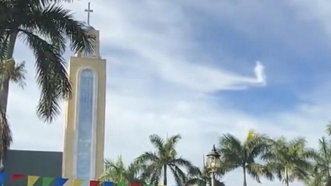 菲律賓那牙市14日驚現「耶穌雲」。（圖／翻攝自X@kingstonp99）