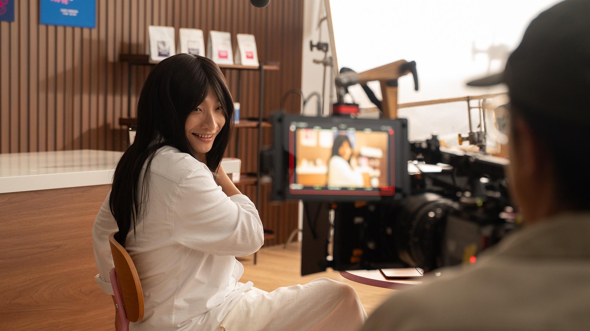 Dee@ERROR戴假髮變紅姐？做足成個月暑期工竟然得幾毫紙