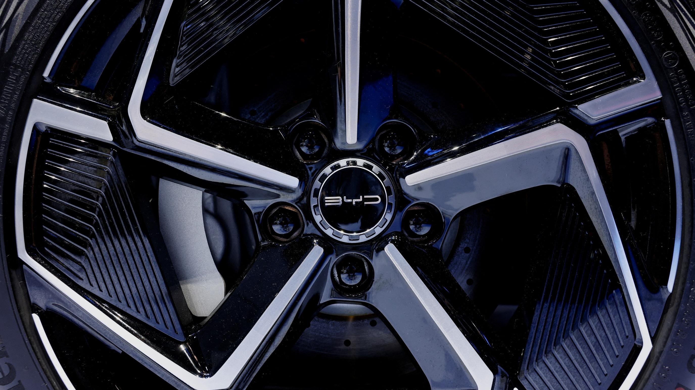 內地電動車銷量增三成 比亞迪好消息不斷