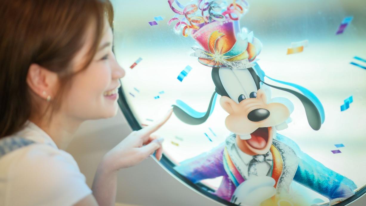 在地下鐵邂逅他——米奇和迪士尼公主