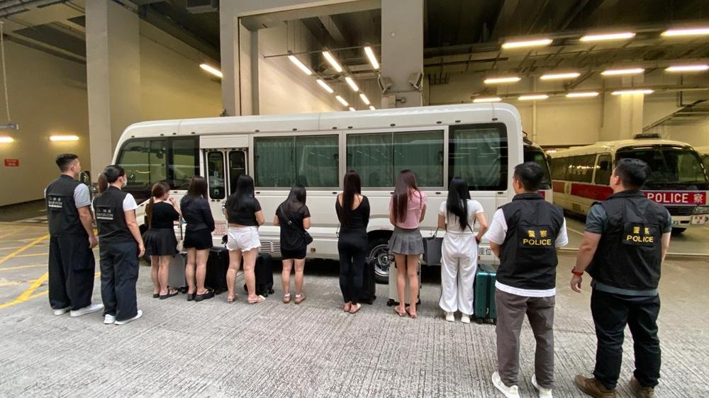 跨部門油麻地掃黃，7內地女被捕。(警方相片)