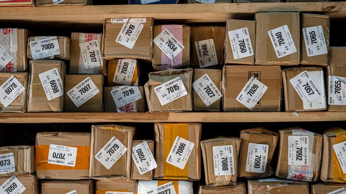 特朗普簽署行政命令，全面暫停低價進口貨物「小額豁免」。