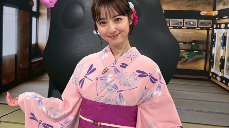 佐佐木希為二戰周年祈福 日媒激讚浴衣look：美得可代表國民