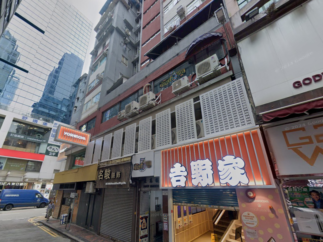 尖沙咀冷氣男工人疑中暑，清醒送院。(Google街景截圖)