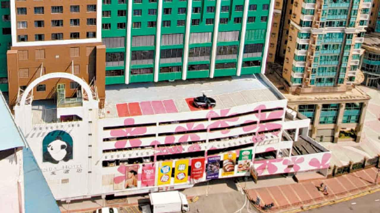 荃灣悅來酒店4屍命案 37歲漢疑殺妻兩兒後墮樓  一家四口原計劃移民短期內離港 警：涉情緒病