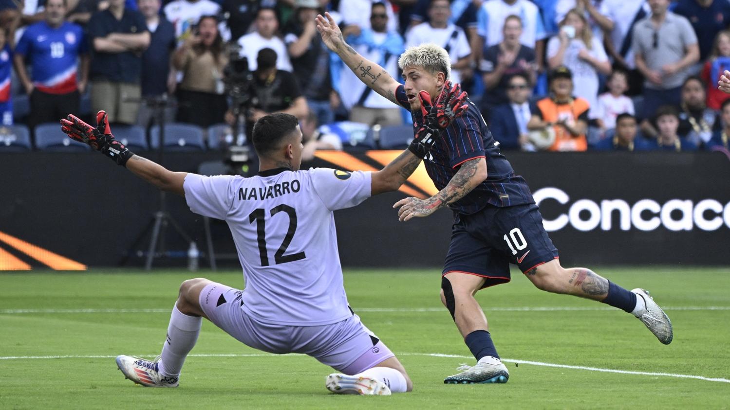 美國憑迪亞高路拿梅開二度，以2:1擊敗危地馬拉晉身決賽。(路透社)