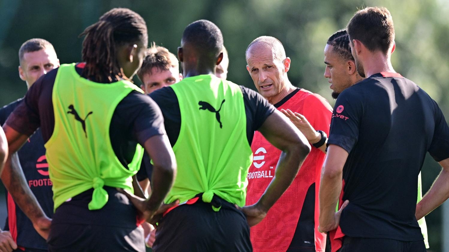 艾歷尼帶領AC米蘭展開季前備戰。(路透社)