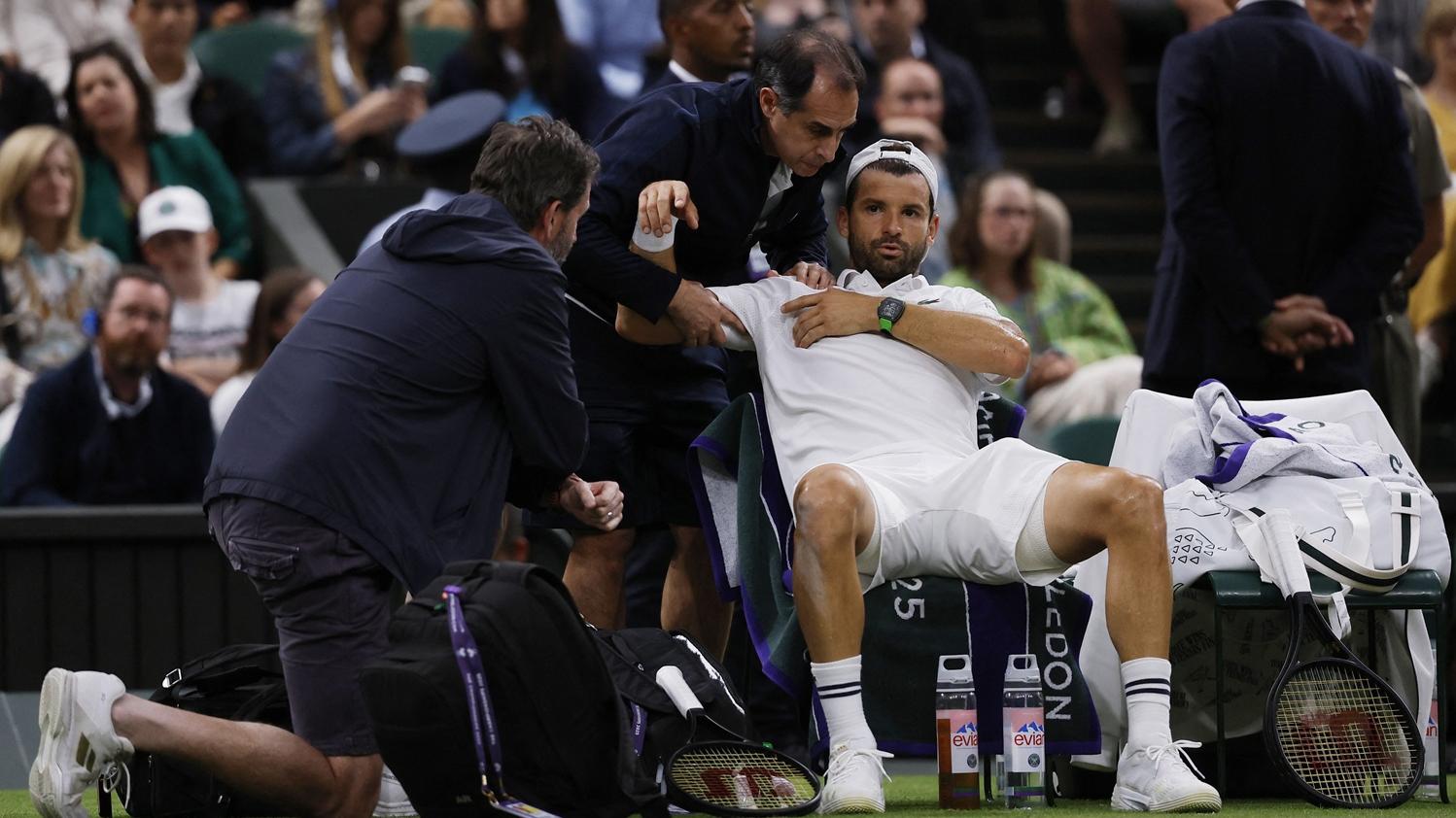 迪米托夫在比賽中途受傷要退賽。(路透社)