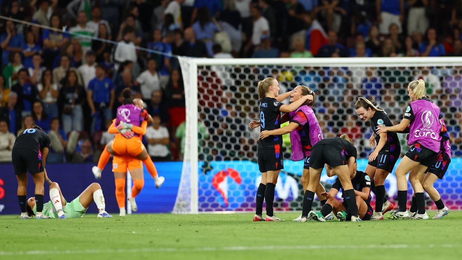 英格蘭女足四強加時擊敗意大利，再度打入決賽。(路透社)