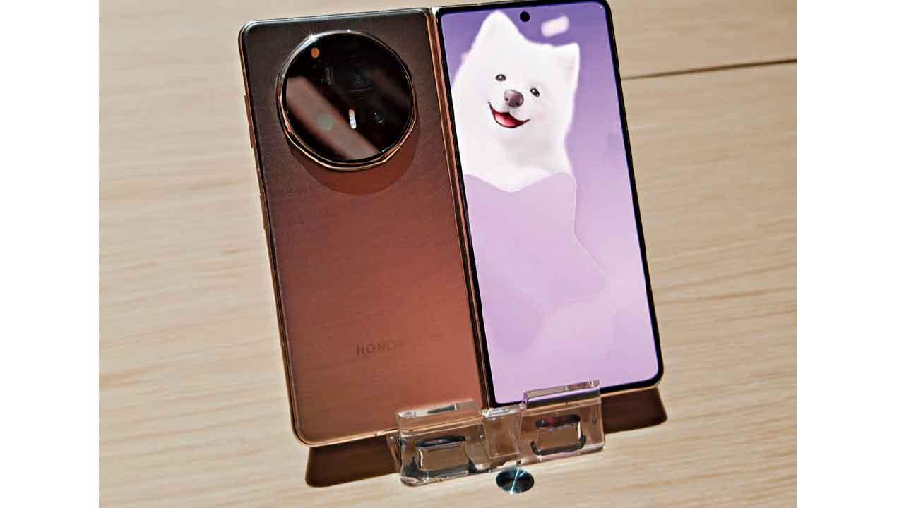 全球最輕薄摺機HONOR Magic V5  搭載6100mAh大電 64MP超長焦相機