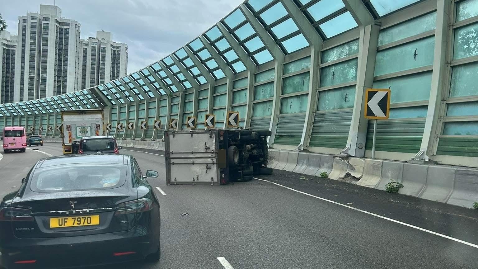 屯門公路發生車禍。（fb「車cam L（香港群組）」圖片）