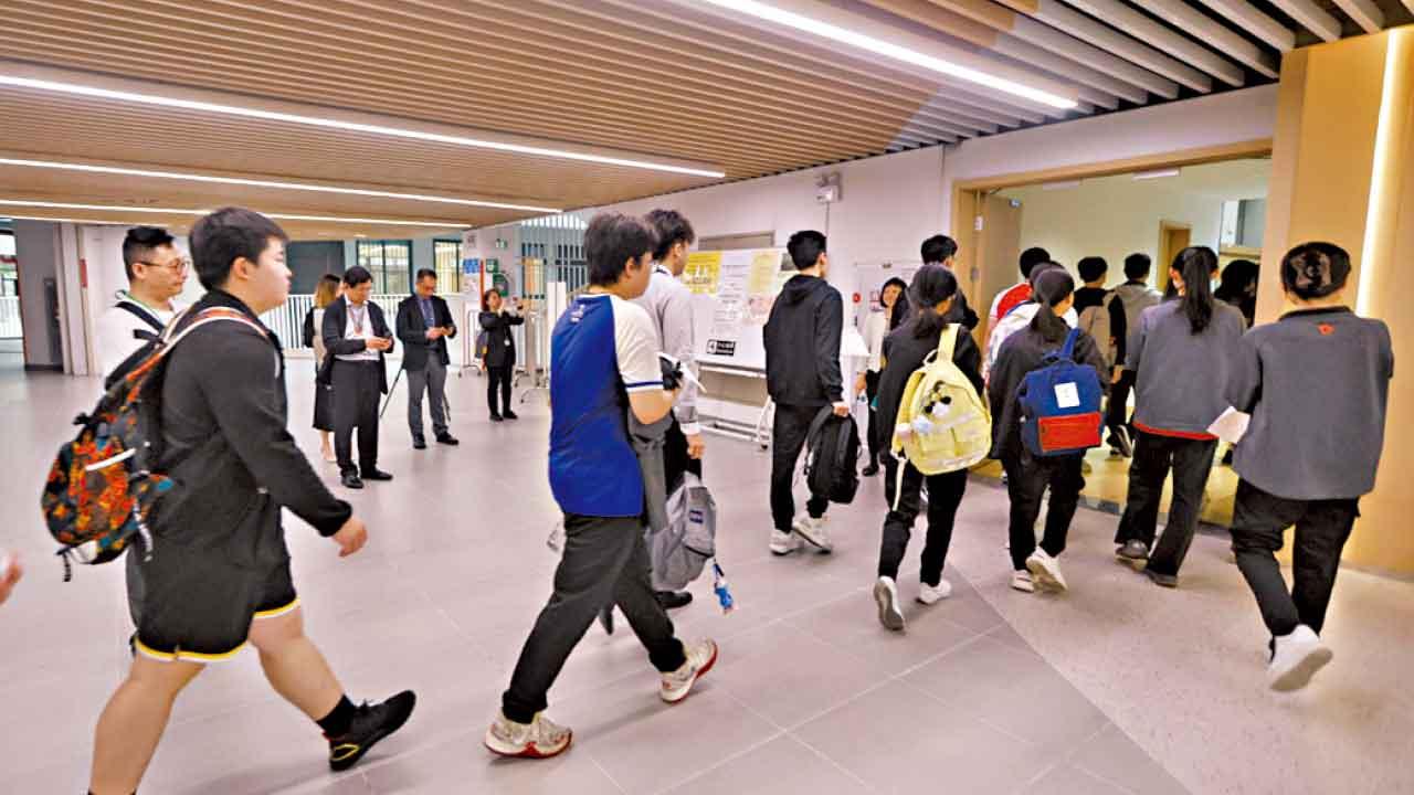 調查：87%港畢業生睇好就業前景  31名考生獲直接取錄入讀醫學士